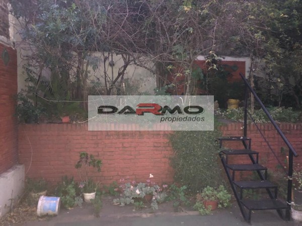 DEPARTAMENTO EN PLANTA BAJA DE 3 AMBIENTES CON GRAN PATIO CON JARDIN - VILLA LUGANO