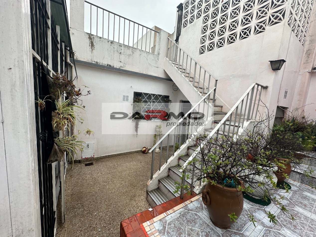 EXCELENTE CASA 3AMB A MTS DE CENTRO COMERCIAL CHILAVERT VILLA LUGANO - GARAJE - PATIO ANDALUZ Y TERRAZA