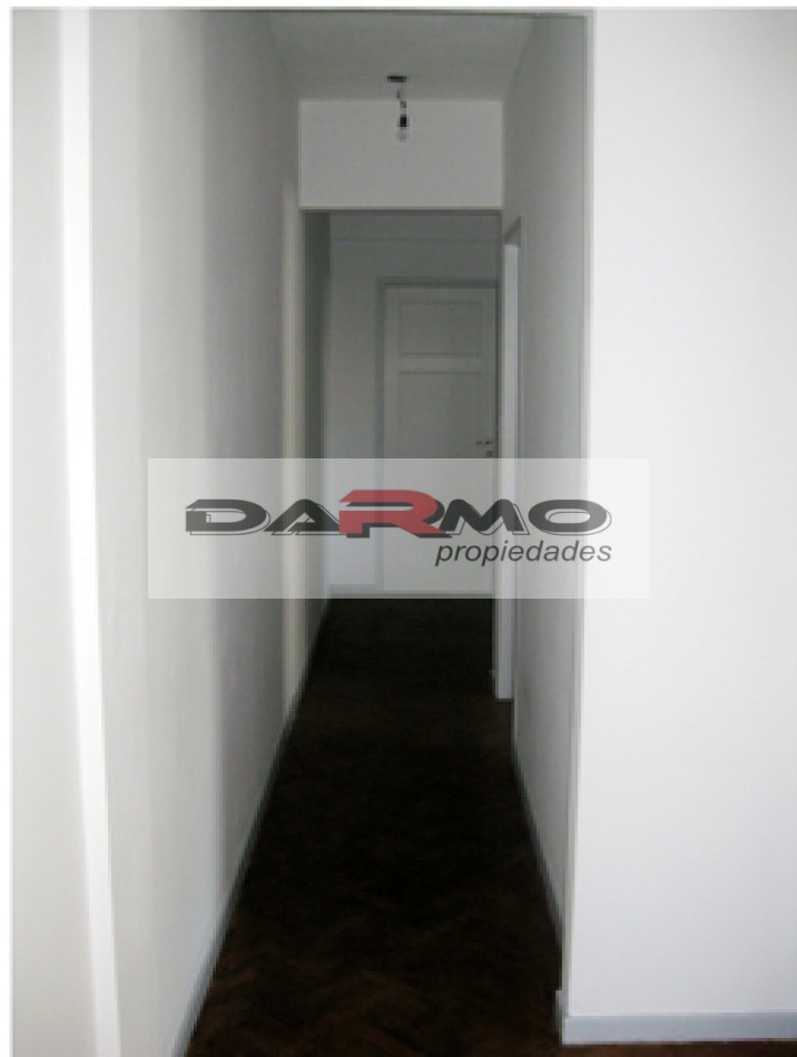 Excelente departamento de 3 amb con balcon y cochera en Barrio Gral Paz - Villa Celina