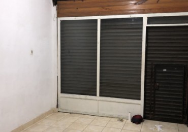 EXCELENTE LOCAL COMERCIAL SOBRE CHILAVERT (CENTRO COMERCIAL DE VILLA LUGANO) 20 M2 APROX IDEAL VARIOS RUBROS