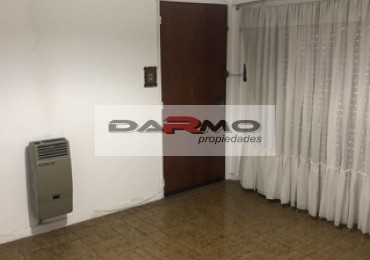 Departamento tipo PH de 3 Amplios Ambientes Al Frente con terraza, 2o piso por escalera - Villa Lugano