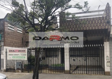 CASA 3 AMBIENTES CON ENTRADA DE AUTO TECHADA EN VILLA RIACHUELO - REAL OPORTUNIDAD